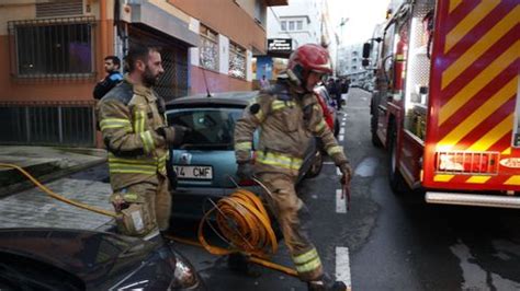 Una mujer de 73 años fallece en un incendio en El。